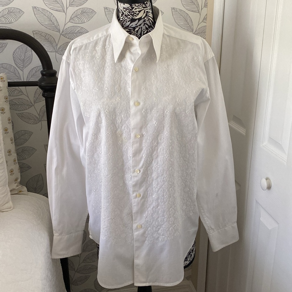 Robert Graham long sleeve embroidered front panel men’s shirt w/ overall pattern